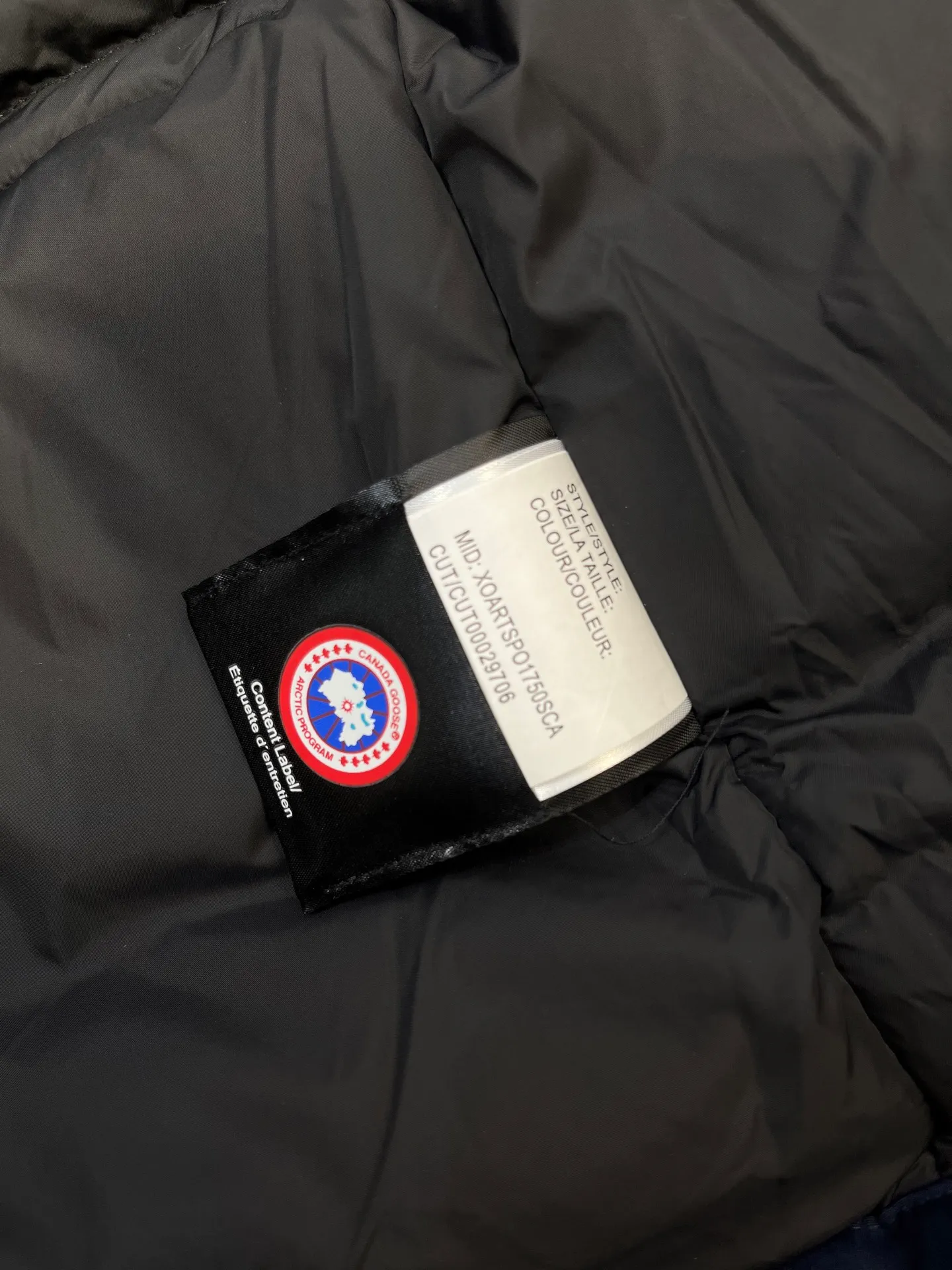 P840 Canada Goose Canada Goose #Expedition03 Parker, a treasure of Canadian origin! Limited supply worldwide! Canada Goose Model 03 is a top-notch couple model. The polar cold-proof outdoor series fur collar detachable hooded parka down jacket is the first Goose in 2024. I hope my friends will like it. Peak quality. I hope everyone can identify it together! The most popular cool items of the Big Goose family in 2024 are online. The same popular product of Yi Yang Qianxi is said to be a joint limited edition Big Goose that cannot be bought in autumn and winter. If you dislike the sameness of the Big Goose in the past, then this model will definitely give you a different experience! This year's most powerful couple's collection for autumn and winter is online, a top-notch luxurious ready-to-wear style, paired with an outdoor warm down jacket with great style and charm! The most standard and classic items of the Daye family in the past two years are equipped with unique reflective stripes for embellishment, which further shows the high-end fashion performance effect. With the embellishment of hardware buckles, it has excellent performance effect. The upper body is clean, simple and elegant, even for urban leisure. It is suitable for various occasions. Designed with large pockets, this model has a large capacity and is equipped with reflective stripes, making it safer at night. It is suitable for various adventure activities. It is made of windproof and waterproof technical materials. The interior is filled with full white duck down, which is absolutely cold-proof and warm. It also has a stand-up collar design and fine fluff at the collar, with meticulous attention to detail! The charm of this model is also more spiritual, and the upper body has more temperament and specifications. It perfectly shows the ultra-high standard of fashionable performance of this model, integrating outdoor and life, and you can even create high-street wear! The most pinnacle limited-edition goose that we have presented so far, both in terms of design and detailed materials, it is completely outstanding. The grand and evergreen version design is matched with cool reflective elements. The overall appearance can be said to be quite high, and it has that kind of powerful outdoor performance! It combines high-end casual attributes with high-street style. It is high-grade, domineering, warm, and beautiful. The visibility of the upper body is quite strong, and the configuration of the owl element is highly brand-recognizable. It fully complements the overall brand performance and visual effects, and also has the high-end sense of fashion and fashionable performance. It is a must-buy product because it is the most awesome down brand on the planet and one of Canada's three national treasure brands. It is also a sentimental down luxury brand. In the field of polar cold-proof clothing, Goose has made an irreplaceable contribution... Size: xs s m l xl
